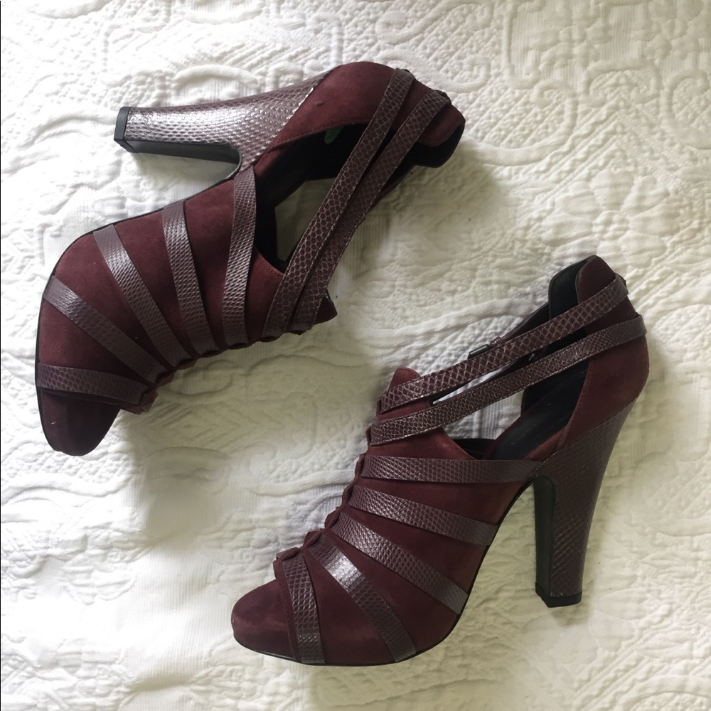 BOTTEGA VENETA maroon suede/leather peep-toe pumps
